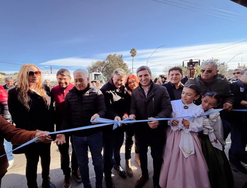 25 De MAYO: SE INAUGURÒ UNA OFICINA DE TURISMO